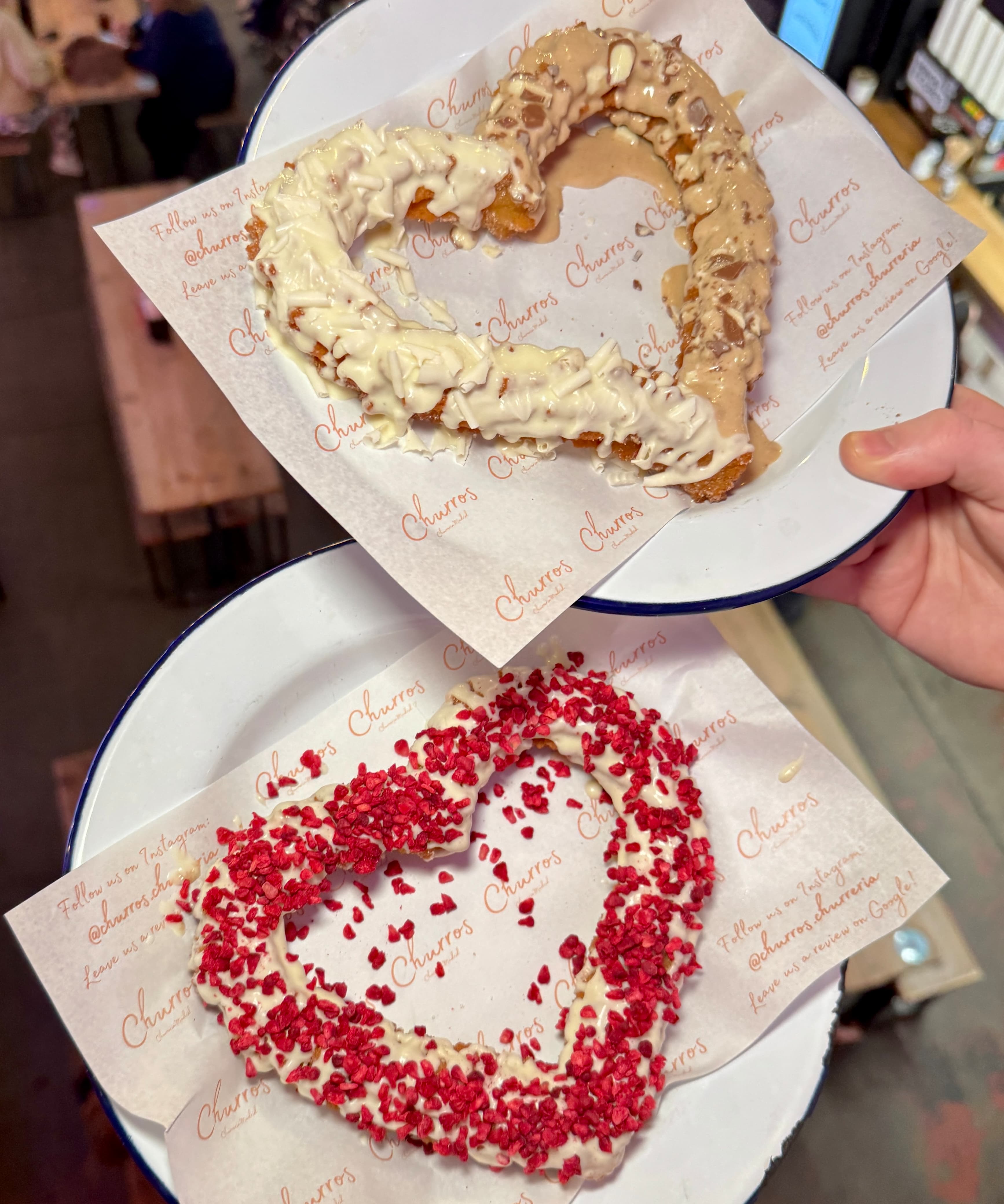 Sandwich and slice of lemons